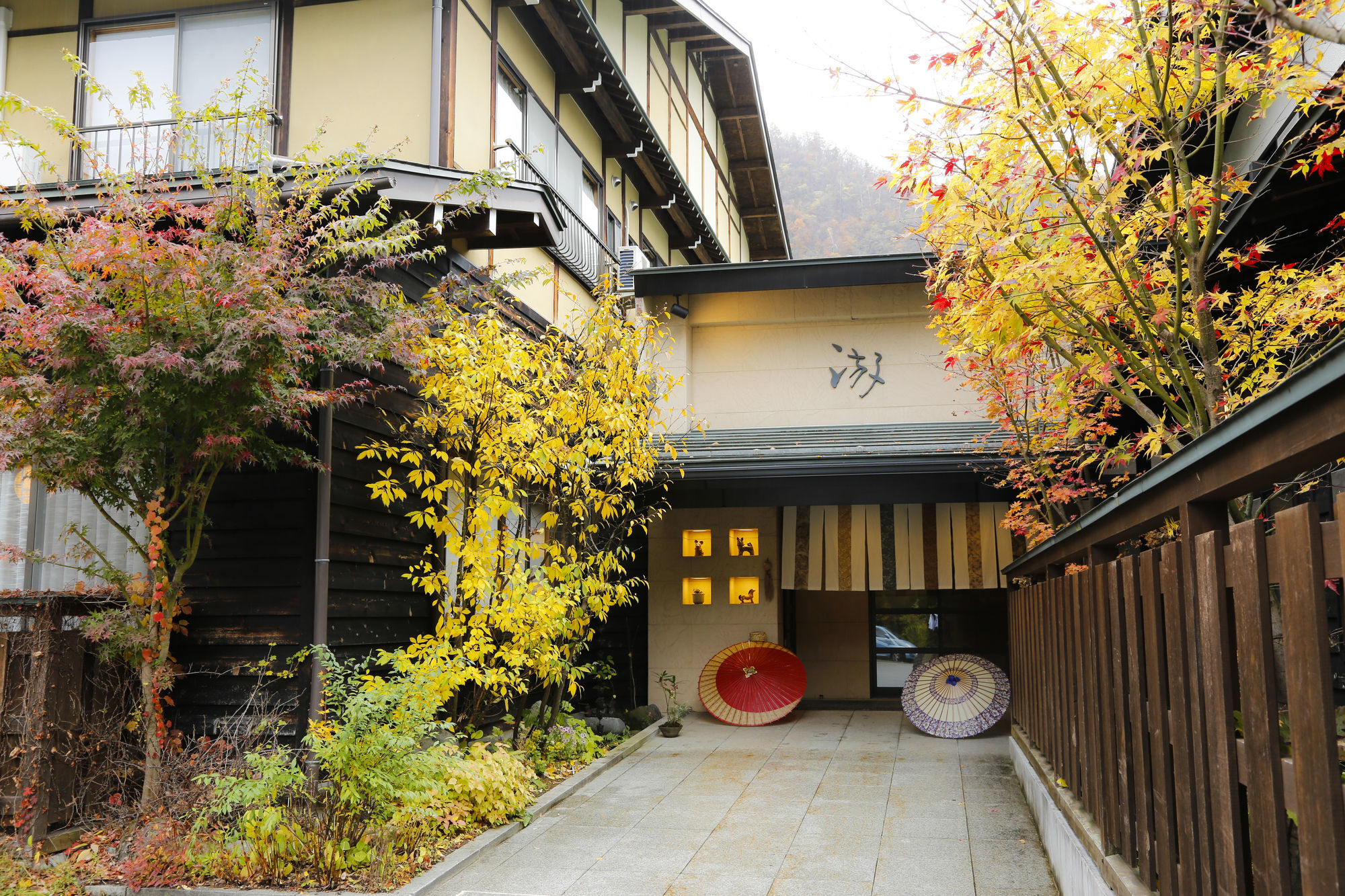 Ryokan Kutsuroginoya Yuu Takayama  Ngoại thất bức ảnh
