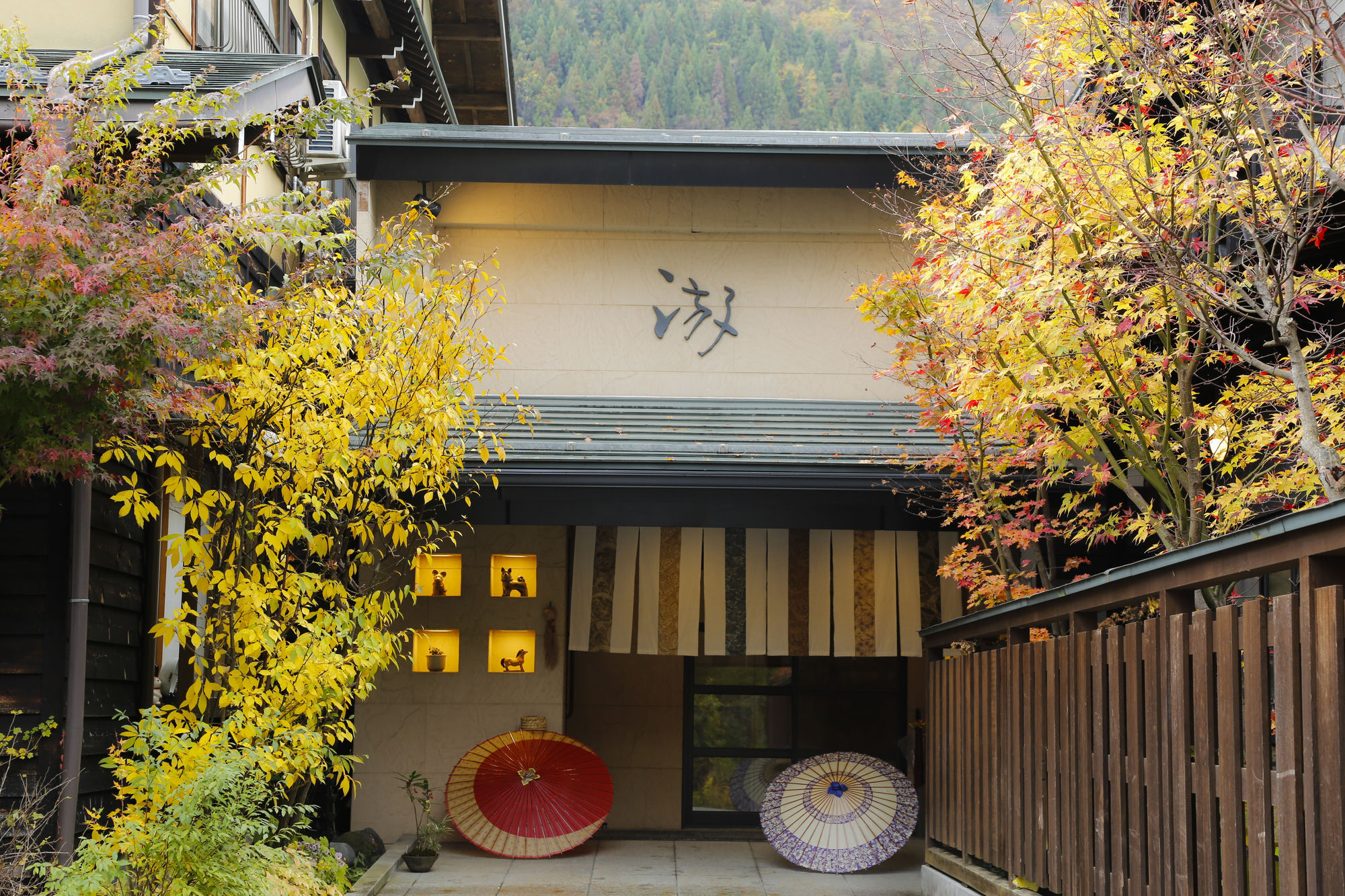 Ryokan Kutsuroginoya Yuu Takayama  Ngoại thất bức ảnh